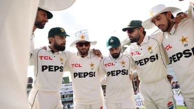 শেষ টেস্টের আগে পাকিস্তানি ক্রিকেটারদের ফোন জব্দ করলো পিসিবি