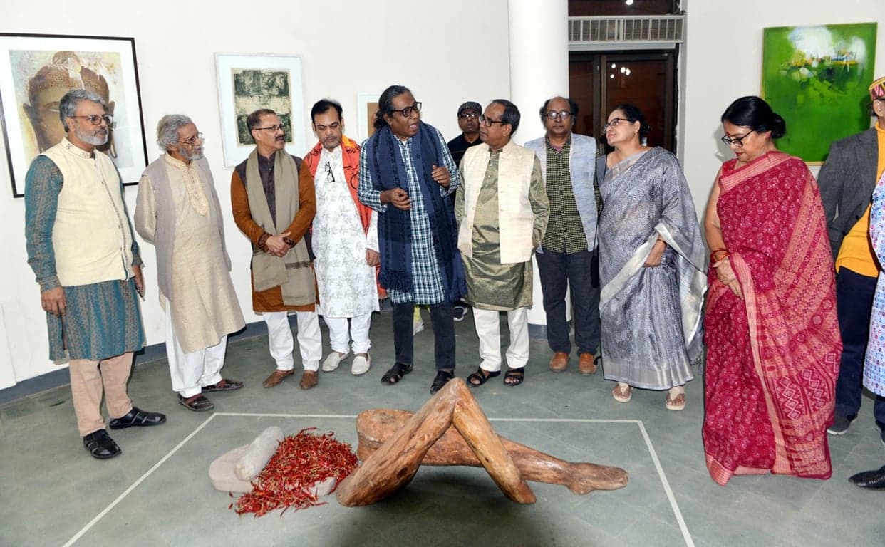 ঢাবিতে চলছে জয়নুল উৎসব ও লোকশিল্প মেলা