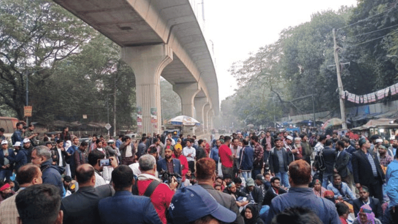 স্মারকলিপি দিতে যমুনায় প্রাথমিক শিক্ষকদের প্রতিনিধি দল