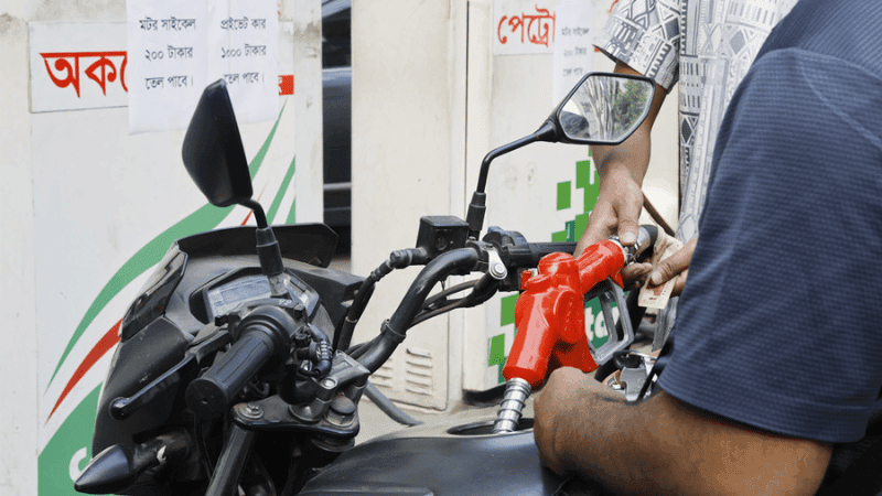 সিলেটে মোটরসাইকেলে তেল নিতে মানতে হবে ৩ শর্ত