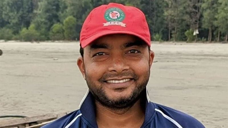 কুয়াকাটায় নিজ বাসার সামনে সাংবাদিককে কুপিয়ে জখম