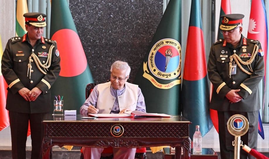 সামরিক বাহিনী ও পুলিশের সহায়তা চাইলেন প্রধান উপদেষ্টা