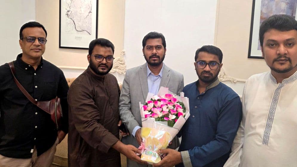 দেশে ফিরেছেন গণঅধিকার পরিষদের সভাপতি নুর