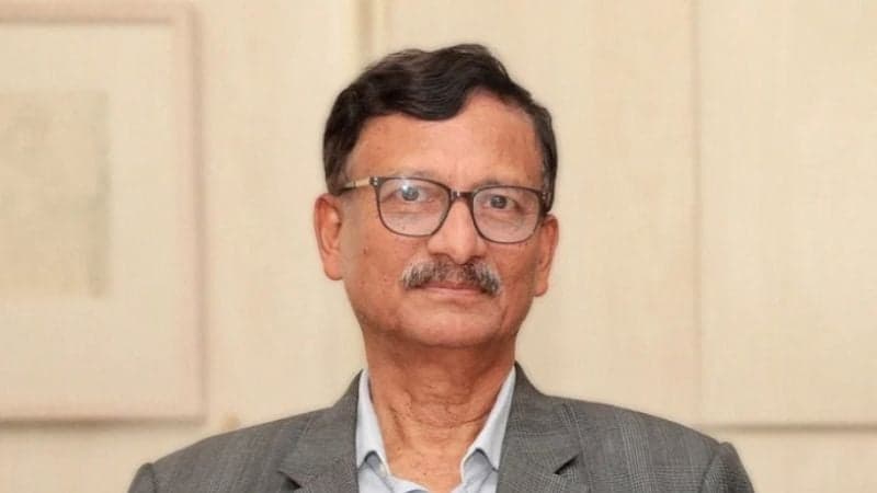 পর্তুগালের উদ্দেশ্যে ঢাকা ছাড়লেন পররাষ্ট্র উপদেষ্টা