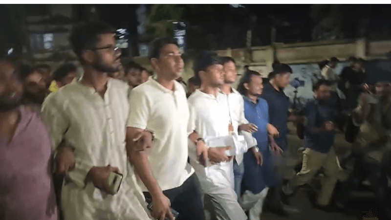 ডাকসু নির্বাচনে ভোট কারচুপির অভিযোগে ছাত্রদলের বিক্ষোভ মিছিল