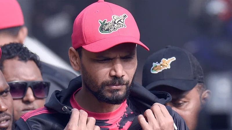 বিপিএলে দলের মালিকানা দখলের অভিযোগে মাশরাফির বিরুদ্ধে মামলা