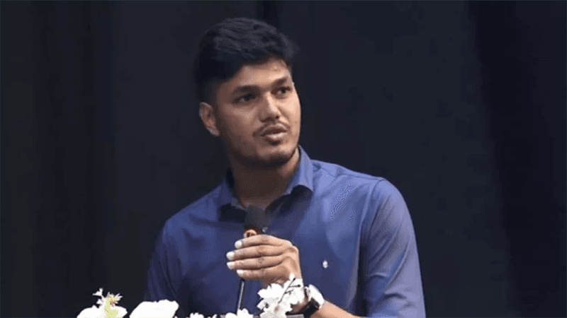 রাজনৈতিক নেতাদের অনিরাপদে রেখে প্রধান উপদেষ্টার বিমানবন্দর ত্যাগ, আবিদের নিন্দা