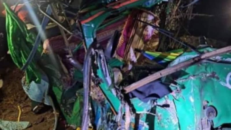 চট্টগ্রামে ট্রাকচাপায় মা-ছেলেসহ নিহত ৪