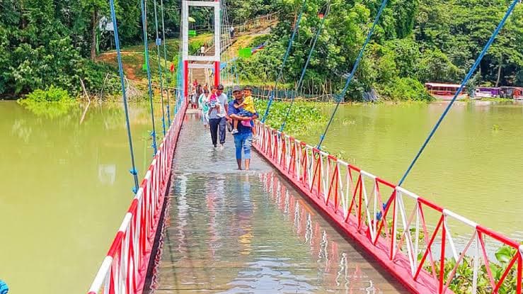 পানির নিচে রাঙামাটির ঝুলন্ত সেতু, পর্যটক চলাচলে নিষেধাজ্ঞা
