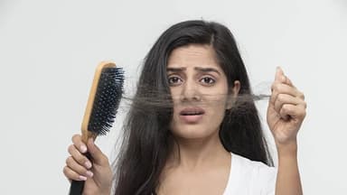 চুল পড়ার নেপথ্যে দৈনন্দিন যে ভুলগুলো দায়ী, জানালেন বিশেষজ্ঞরা