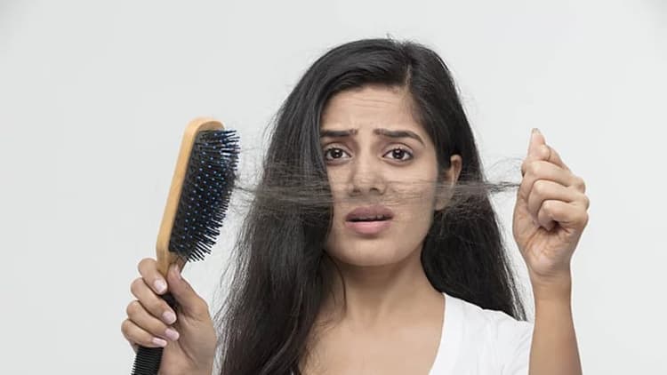 চুল পড়ার নেপথ্যে দৈনন্দিন যে ভুলগুলো দায়ী, জানালেন বিশেষজ্ঞরা