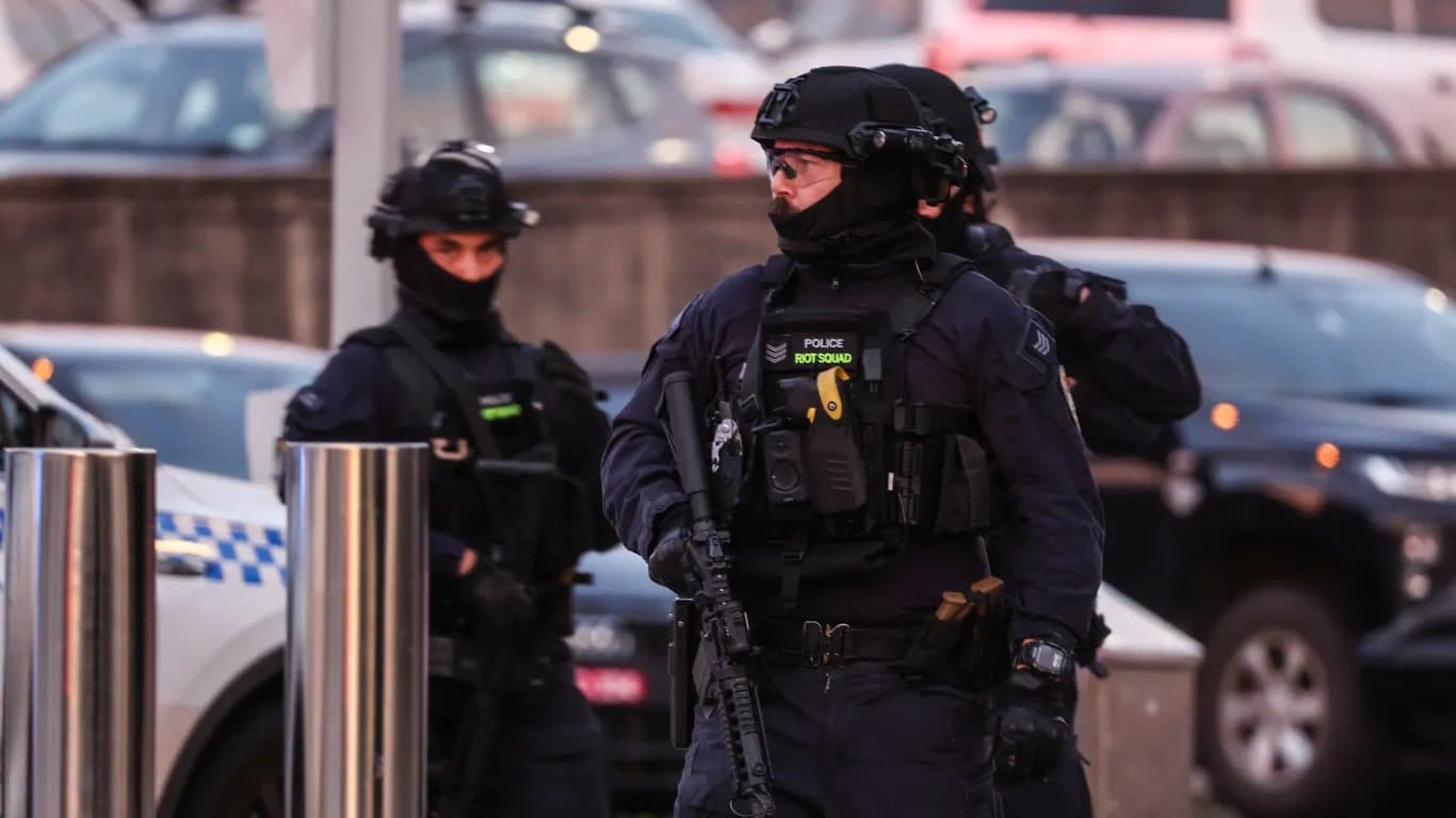 অস্ট্রেলিয়ার বন্ডি সৈকতে গুলিবর্ষণ, বন্দুকধারীসহ নিহত ১০