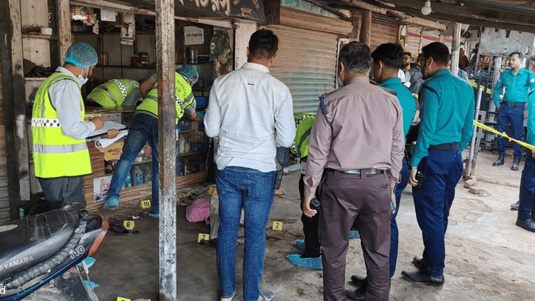 খুলনায় গ্যারেজে ঢুকে ব্যবসায়ীকে গুলি করে হত্যা