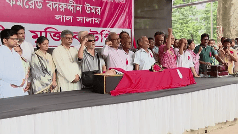 শহীদ মিনারে বদরুদ্দীন উমরকে সর্বস্তরের মানুষের শ্রদ্ধা