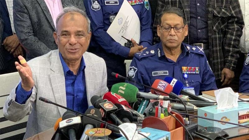 ডেভিল হান্ট থেকে ছাড় পাননি আইনশৃঙ্খলা বাহিনীর কর্মকর্তারাও: স্বরাষ্ট্র উপদেষ্টা