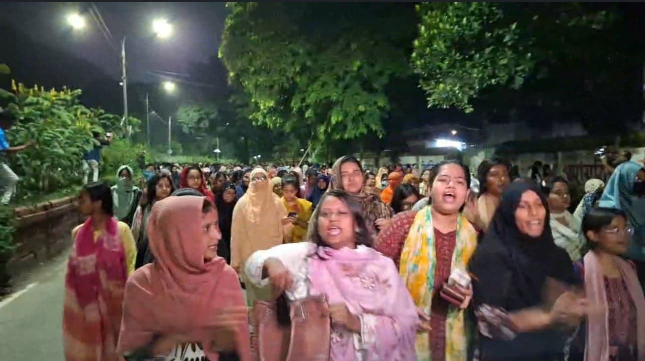 ছাত্রদলের কমিটি ঘোষণার প্রতিবাদে উত্তাল ঢাকা বিশ্ববিদ্যালয়