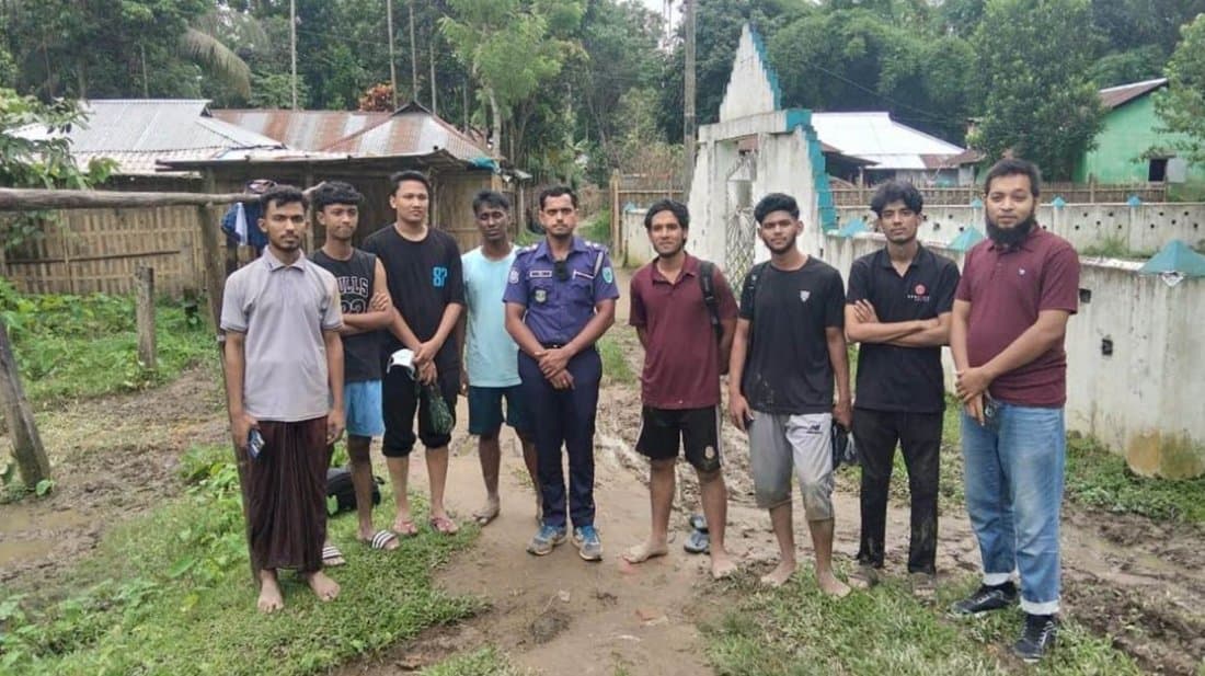 হামহামে আটকা ১০ বিশ্ববিদ্যালয় শিক্ষার্থী, ৯৯৯-এ ফোন পেয়ে উদ্ধার