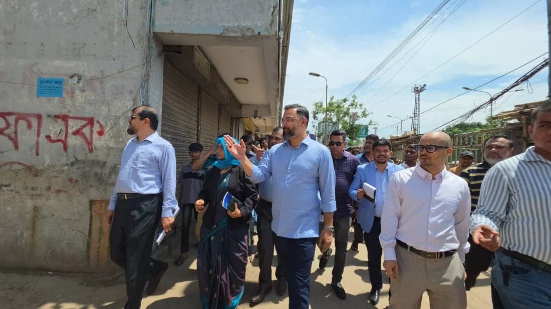 হঠাৎ পরিদর্শনে এসে কমলাপুর স্টেডিয়ামের প্রশাসককে বরখাস্ত করলেন ক্রীড়া প্রতিমন্ত্রী