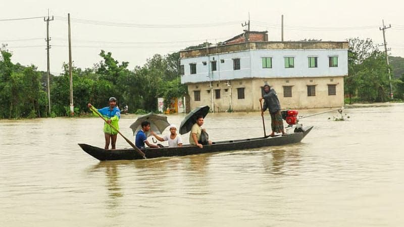 চট্টগ্রামে বৃষ্টি কমলেও বন্যা পরিস্থিতি অপরিবর্তিত, পানিবন্দি লাখো মানুষ