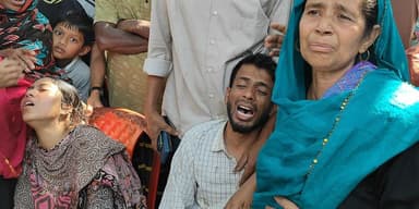 কুমিল্লায় ৩ জনকে গলা কেটে হত্যা