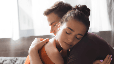 ভালোবাসা নয়, ৯০০ টাকায় মিলছে সুদর্শন পুরুষকে আলিঙ্গনের সুযোগ