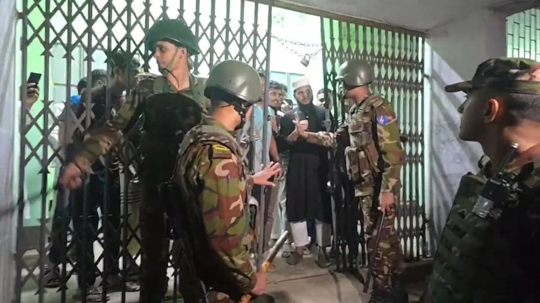 গভীর রাতে আলিয়া মাদ্রাসায় দুই পক্ষের সংঘর্ষ, আহত ৭