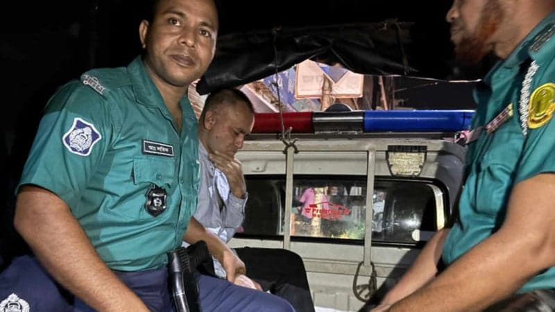 সিলেটে ইউপি চেয়ারম্যানকে ‘গণপিটুনি’ দিয়ে পুলিশে সোপর্দ