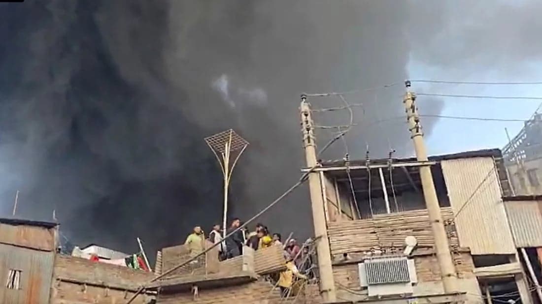 ইসলামবাগে প্লাস্টিক গোডাউনে আগুন, নিয়ন্ত্রণে ১১ ইউনিট