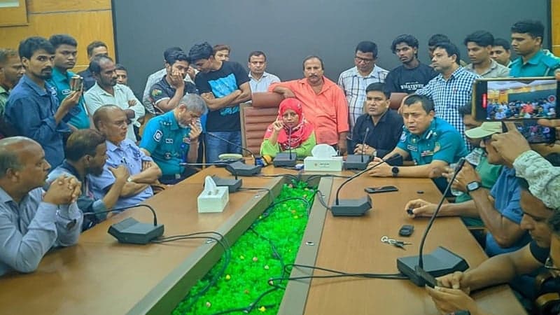 রংপুরে ‘মব’ করে সাংবাদিককে হেনস্তার অভিযোগ ‘জুলাইযোদ্ধার’ বিরুদ্ধে