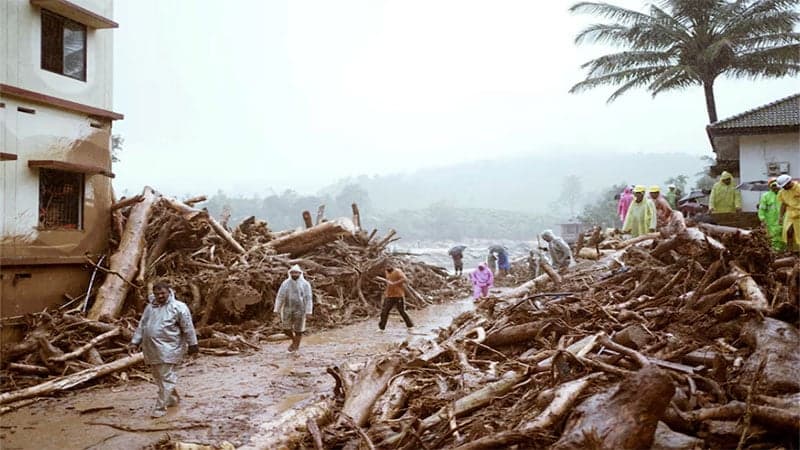 ভারী বৃষ্টিপাতে কেরালায় ভূমিধস, নিহত ১৫৬