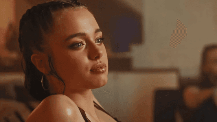 কে-পপ মিউজিক ভিডিওতে জোলি ও পিটের মেয়ে শিলো