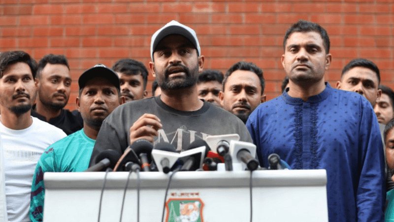 ক্রিকেটারদের ‘অসম্মানে’ ক্ষুব্ধ তামিম, একজোটে প্রতিবাদ
