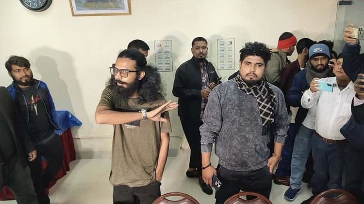 সংবাদ সংগ্রহে বাধার অভিযোগ এনসিপির দুই নেতার বিরুদ্ধে