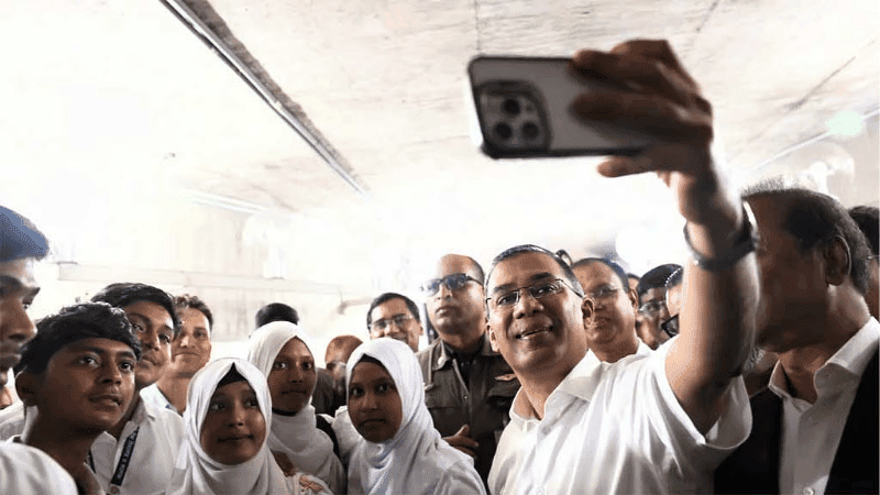 সংসদ অধিবেশন দেখতে আসা শিক্ষার্থীদের সঙ্গে প্রধানমন্ত্রীর মধ্যাহ্নভোজ