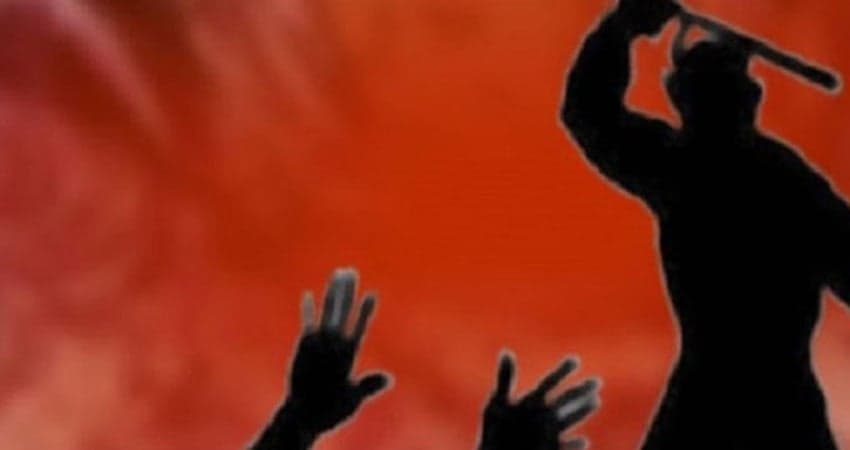 জুতা না পরায় ছাত্রীকে পিটুনি প্রধান শিক্ষকের, হাসপাতালে ভর্তি