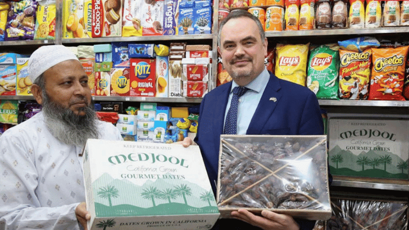 ঢাকার বাজারে মার্কিন খেজুর ও ট্যাং দেখে রাষ্ট্রদূতের উচ্ছ্বাস