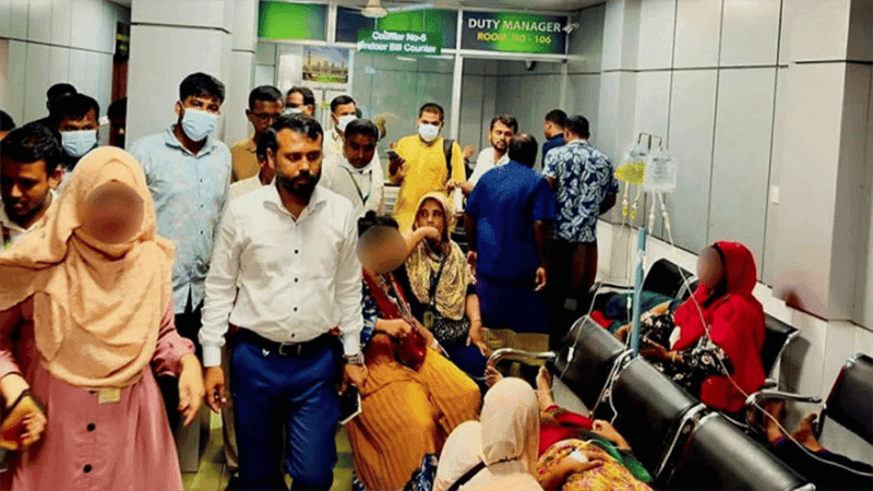 শ্রীপুরে পোশাক কারখানায় হঠাৎ ৭০ শ্রমিক অসুস্থ, সাধারণ ছুটি ঘোষণা