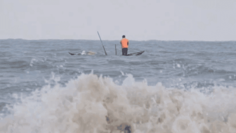 পটুয়াখালীতে বঙ্গোপসাগরে ৩ ট্রলারডুবি, নিখোঁজ ১৩ জেলে