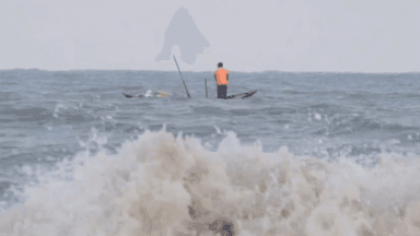 পটুয়াখালীতে বঙ্গোপসাগরে ৩ ট্রলারডুবি, নিখোঁজ ১৩ জেলে
