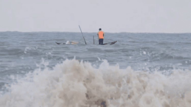 পটুয়াখালীতে বঙ্গোপসাগরে ৩ ট্রলারডুবি, নিখোঁজ ১৩ জেলে