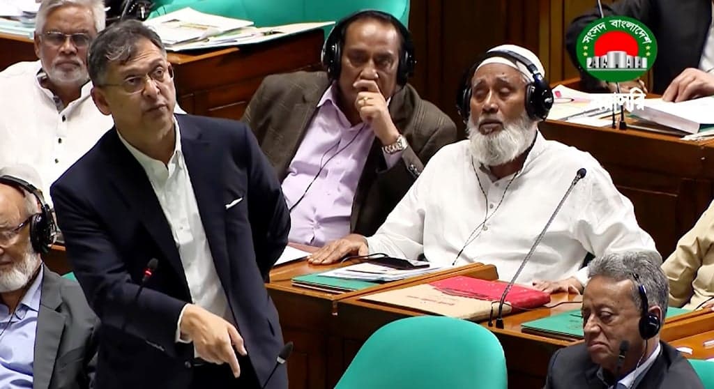 সংস্কারের অজুহাতে নির্বাচন না হওয়ার আশঙ্কায় সবকিছুতে আপস করেছি: স্বরাষ্ট্রমন্ত্রী