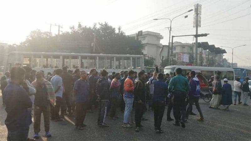 রাজধানীতে সিএনজিচালকদের অবরোধ, বিভিন্ন সড়কে যান চলাচল ব্যাহত