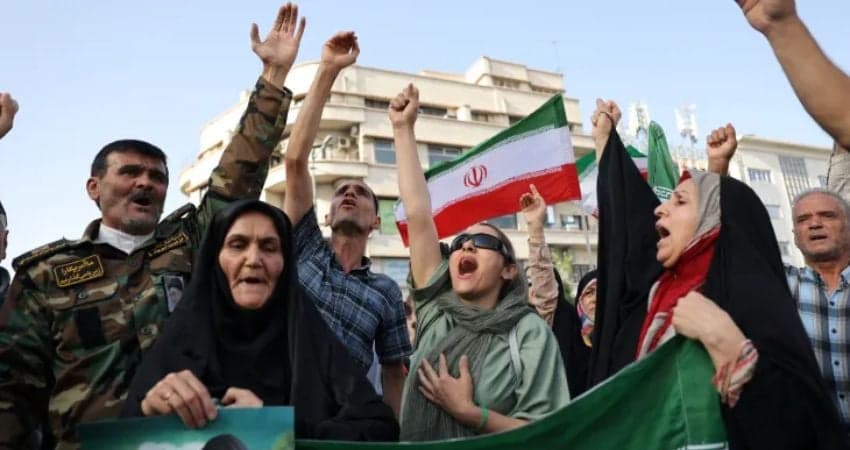 প্রতিশোধের দাবিতে উত্তাল তেহরান