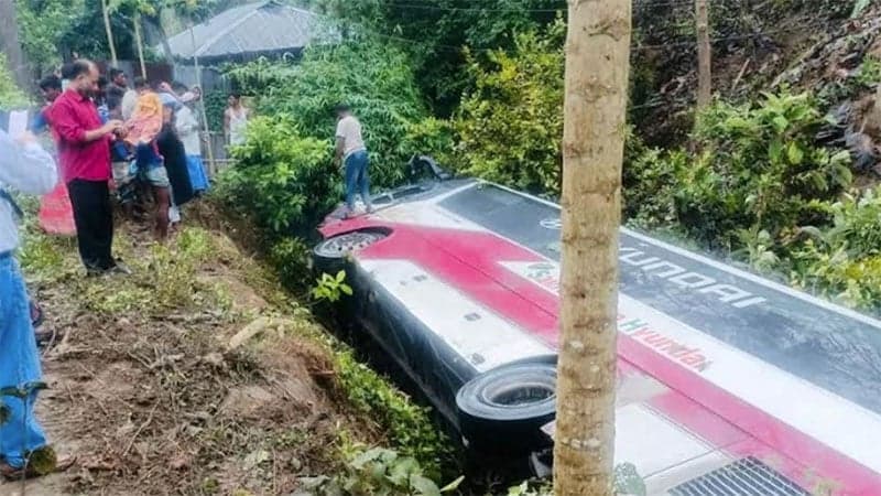 রাঙামাটিতে যাত্রীবাহী বাস খাদে পড়ে আহত ৫