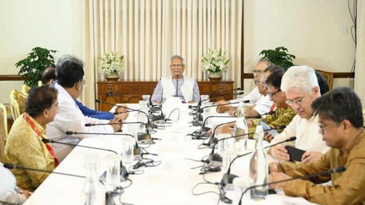 প্রধান উপদেষ্টার সঙ্গে বৈঠকে রাজনৈতিক দলের নেতারা