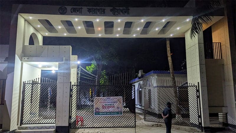 কারাগারের ব্যারাক থেকে কারারক্ষীর ঝুলন্ত মরদেহ উদ্ধার