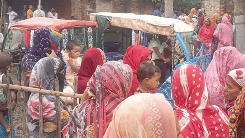 চাঁপাইনবাবগঞ্জে বিদ্যুৎস্পৃষ্টে একই পরিবারের ৩ জনের মৃত্যু