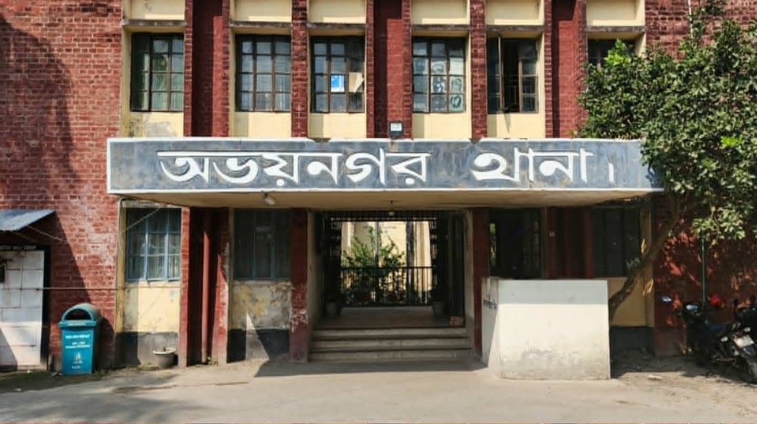 অভয়নগরে বিদ্যালয় মাঠে যুবককে পিটিয়ে ও কুপিয়ে হত্যা
