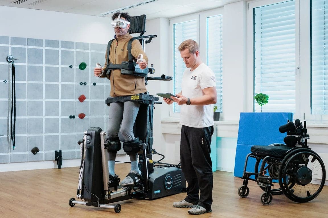 জুলাই আহতদের জন্য বাংলাদেশে রোবটিক ফিজিওথেরাপি সেন্টার স্থাপন করবে চীন