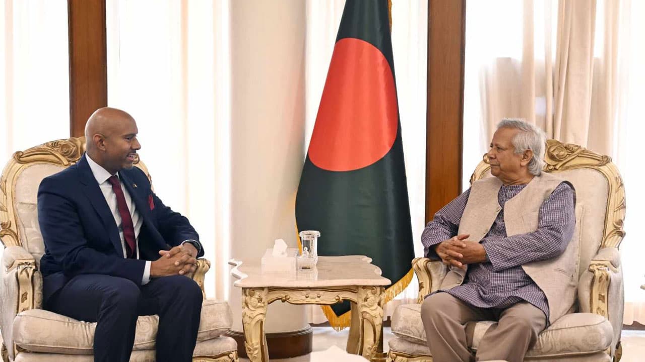 ‘পাচারের অর্থ’ উদ্ধারে কানাডার সাহায্য চান প্রধান উপদেষ্টা